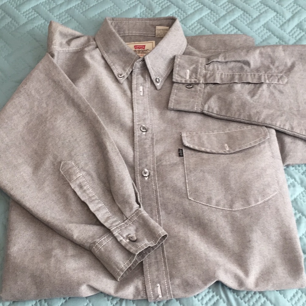 Men’s Levi long sleeve button down shirt lgray